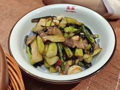 腊肉炒洪山菜苔-来菜·湖北头牌藕汤(银泰创意城店)
