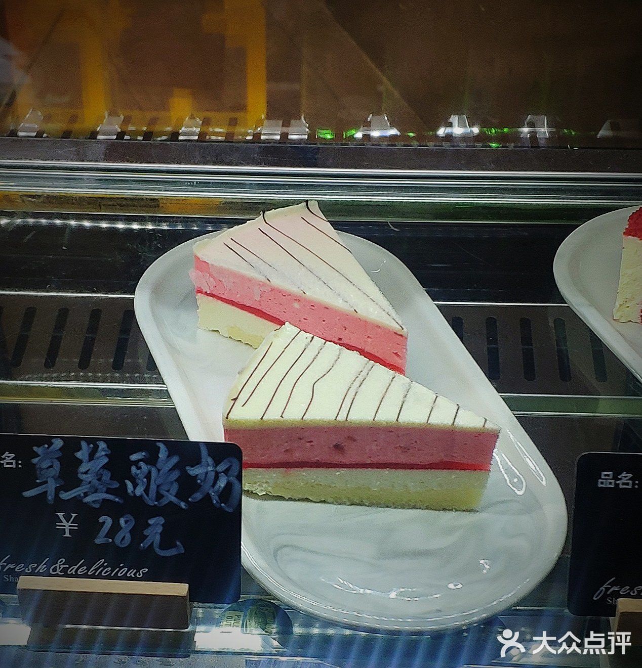 喝完咖啡默默带走了杯子[调皮]