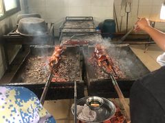 -黄记四更烤乳猪店