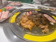 -山野的朋友露营炭火烤肉