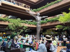 -瑞虹新天地月亮湾