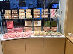 面包甜点陈列柜-好利来(东直门银座店)