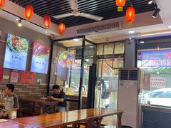 -爆炸头阿姨小四川正宗川味小吃(无任何分店)