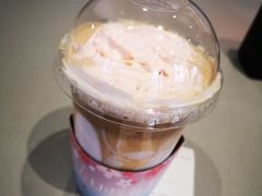 珞珈樱花拿铁-瑞幸咖啡(118广场店)