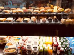 面包甜点陈列柜-星巴克(浦东机场T2到达店)