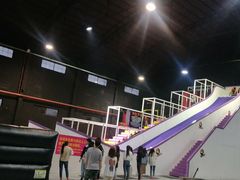 -嘿哟动霸CHUA·新潮玩运动娱乐中心·蹦床滑冰团建乐园