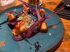 煎虾配紫薯泥薯片及姜味柠檬汁-AZUL by FUEL蓝色·法式酒馆(琶醍店)