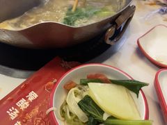 -毛辣果·贵州红酸汤牛肉火锅(西单店)