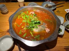 -野山舂·贵州现舂酸汤火锅(鸿通城店)