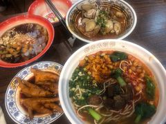 -爆炸头阿姨小四川正宗川味小吃(无任何分店)