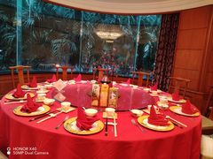 -深圳富苑皇冠假日套房酒店