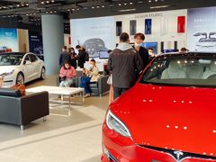 -TESLA 特斯拉(上海太古汇体验店)