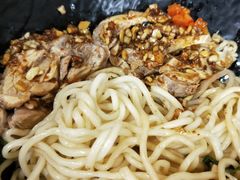 -两勺子一碗口水鸡拌面