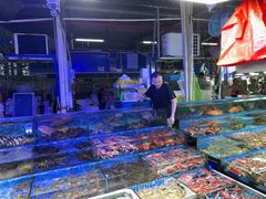 -霞涌市场海鲜摆卖区