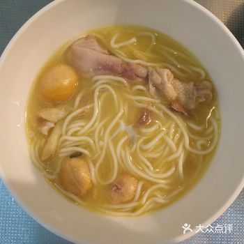 周末的午餐-一碗香味浓郁的鸡汤面