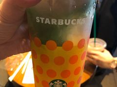 -星巴克(杭州西湖银泰1F店)
