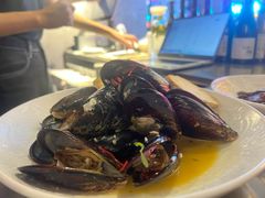 青口贝配黄油白葡萄酒汁-LESCEDARS Brasserie Bistro香柏树