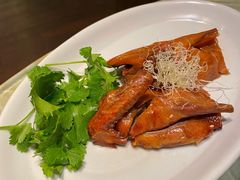 妙龄脆皮乳鸽-湖滨28中餐厅·西湖宴·杭州君悦酒店