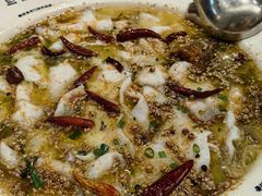 老坛酸菜鲈鱼-渔语鱼新川菜Bistro(万象天地店)