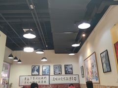 大堂-门框胡同百年卤煮(鸟巢店)