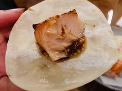 烟熏三文鱼配烤饺子皮和芥末籽酱-BOR Eatery(安福路店)