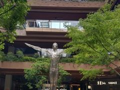 -瑞虹新天地月亮湾