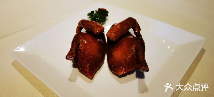 利苑酒家(金宝店)玻璃脆皮乳鸽图片