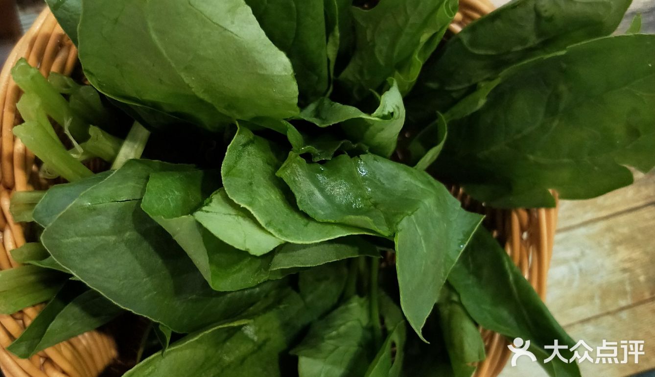 鲜鸭血和腊肠很好吃，那个胶原牛肉很有特点