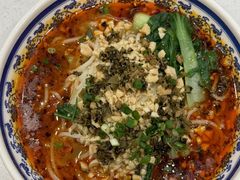 -鑫巴蜀小镇 · 水煮鱼专研店(玉桥店)