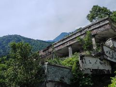 -四川汶川特大地震漩口中学遗址