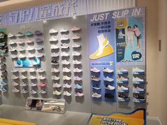 -SKECHERS 斯凯奇(上海国际时尚中心店)
