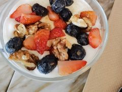 野莓核桃蜂蜜希腊酸奶-The Rug Cafe(王府中环店)