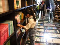 -钟书阁(松江泰晤士小镇店)