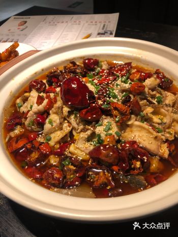点了个中辣口味，鱼片口感跟好，刺很少，这个咕噜肉就是