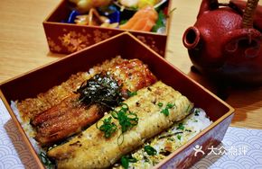 Eel Rice Three-Way Box