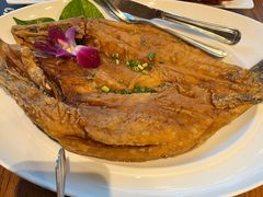-Chom Cafe and Restaurant