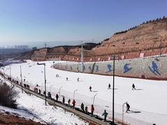 -采薇庄园四季滑雪场