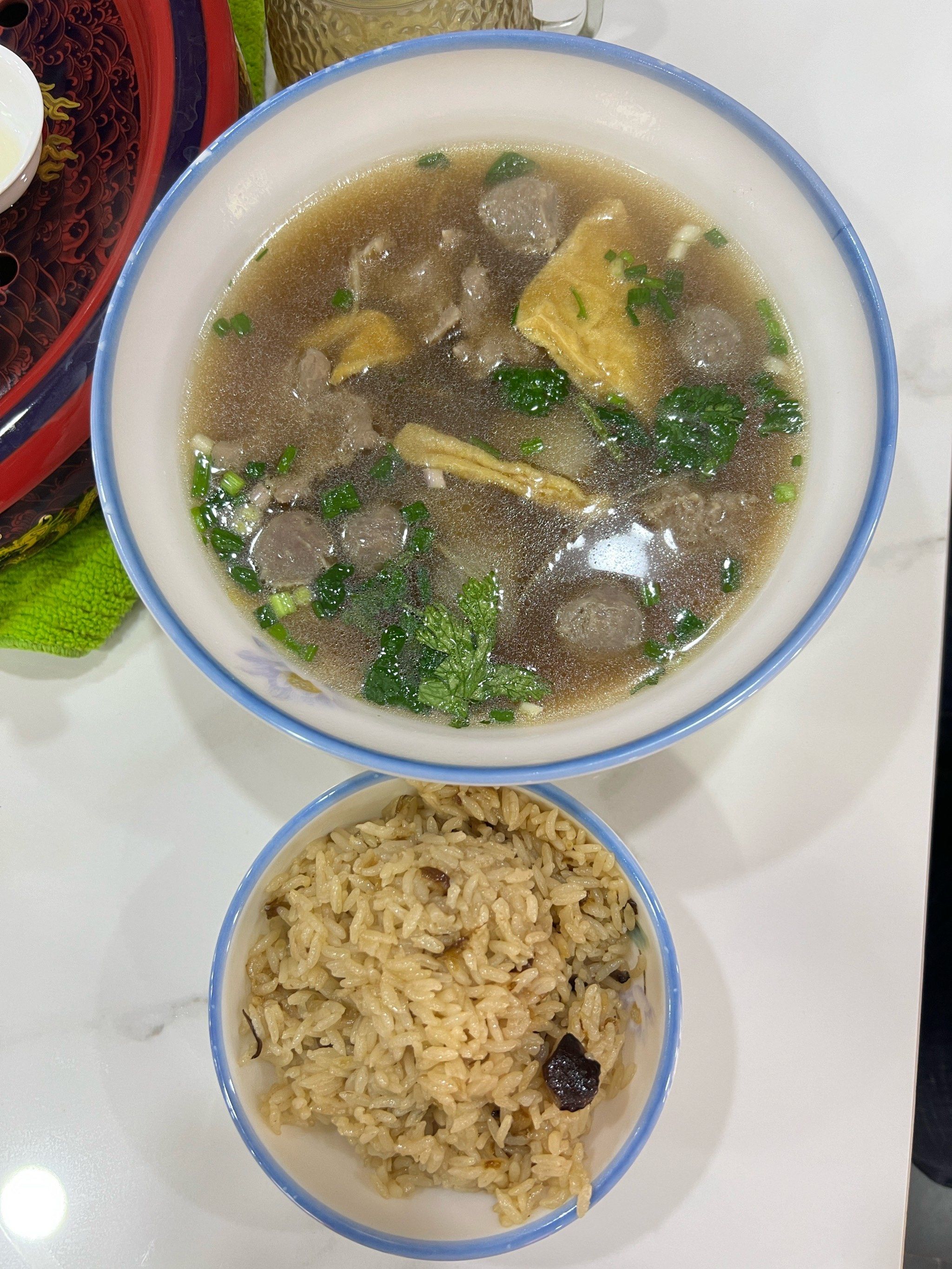 一碗牛肉羹配咸饭