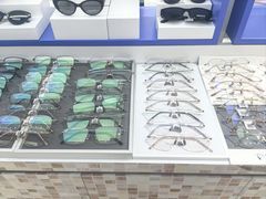 -美式眼镜·授权蔡司.依视路.尼康.豪雅.明月(南翔印象城店)