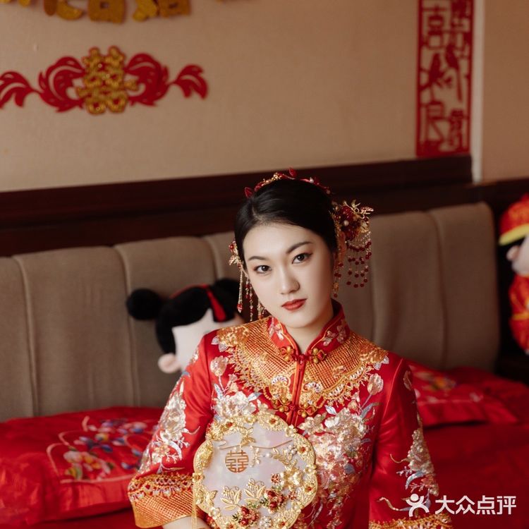 这样“哇塞”的中式嫁衣 中国红太惊艳了[爱心]