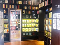 -钟书阁(松江泰晤士小镇店)