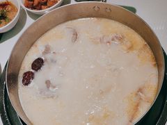 -洪氏嗨捞·广东猪肚鸡·椰子鸡火锅(西咸万象城店)
