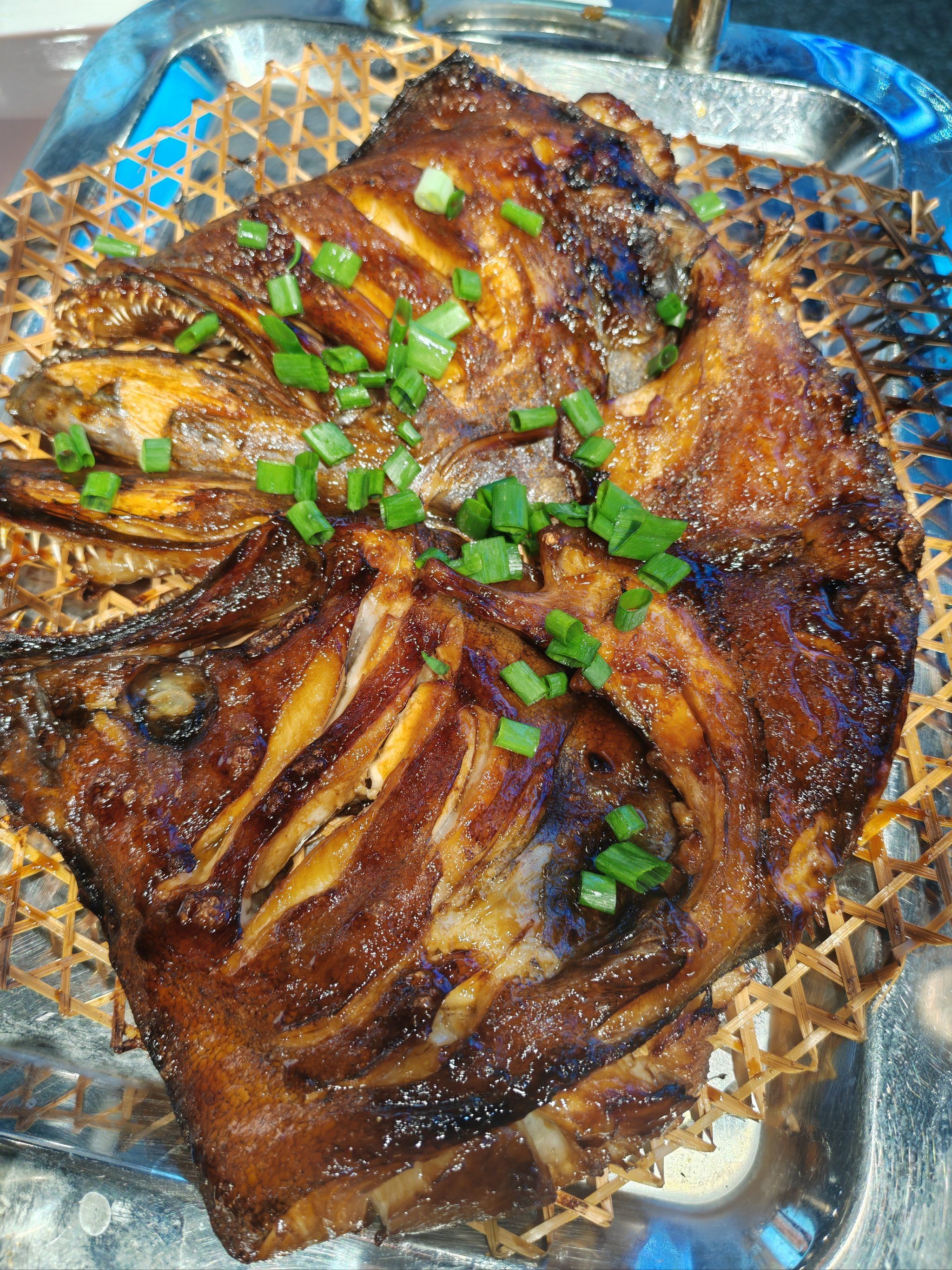 点了他家特色烤碟鱼头,很香!菜口味真不错