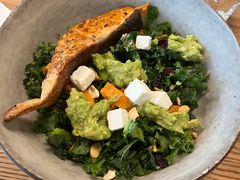 煎三文鱼牛油果色拉-Wagas沃歌斯(星荟中心店)