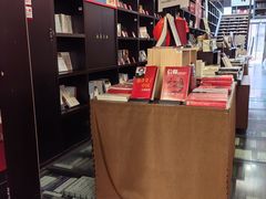 -钟书阁(松江泰晤士小镇店)