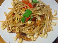 烧肉炒花生芽-水乡人家