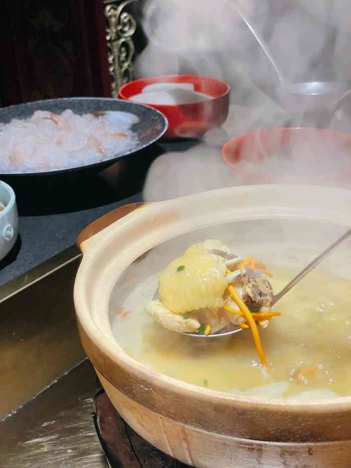 朱雀打边炉(徐家汇店)-"fht买的券不给预订,但店里其实没啥人.