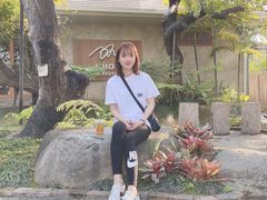 -Chom Cafe and Restaurant