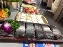 -围炉肉舍•炭烤活鳗•丹东海鲜烤肉(步行街店)