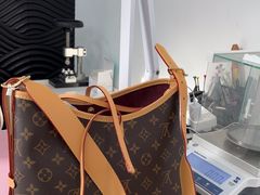 -聚云奢二手奢侈品黄金手表包包回收·中古店(中福城店)